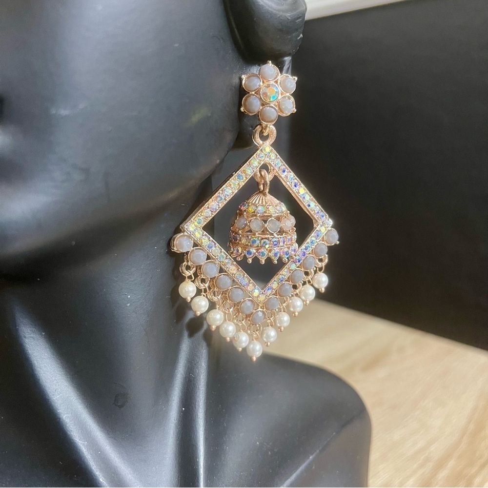 Elegant Gold and Grey Earrings